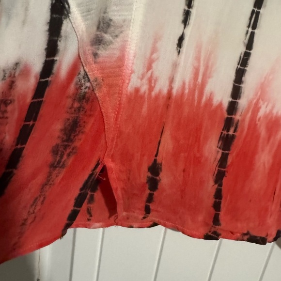 Tie-Dye V-Neck Top - Picture 3 of 4